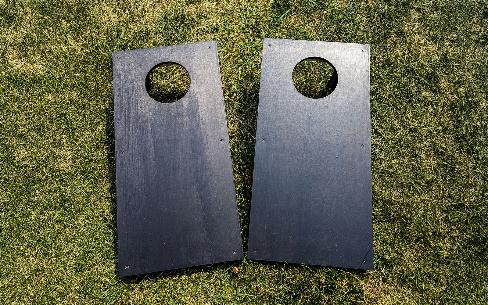 Finished cornhole board